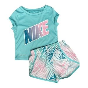 Toddler Girls Nike Outfit. The size is 2T